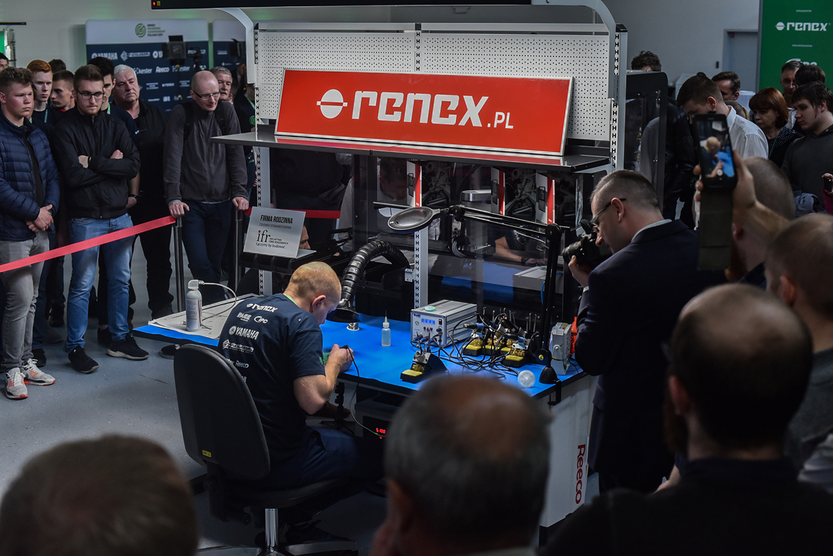 Zawody człowiek vs robot Zawody człowiek vs robot