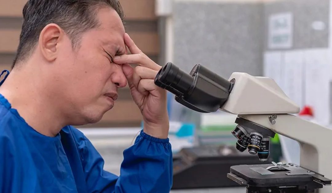 Jak uniknąć zmęczenia oczu w mikroskopii