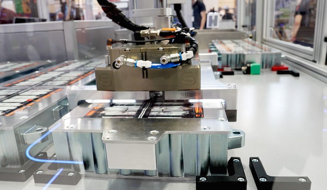 Automatyzacja końcowych testów i montażu w celu zwiększenia produktywności fabryki akumulatorów